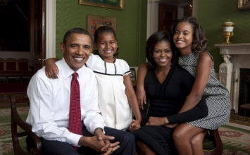 Nghe vợ chồng TT Obama kể về cách nuôi dạy con ‘bình dân’ và đặc biệt
